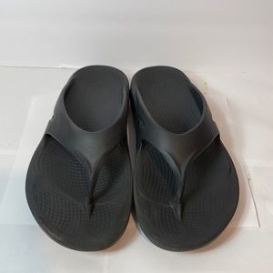 Oofos men’s size 8 women size 10